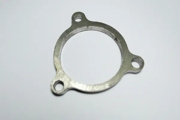 Flansch 3 Loch aus Edelstahl 9mm dick ø 58mm innen Lochmaße 70x70x70mm