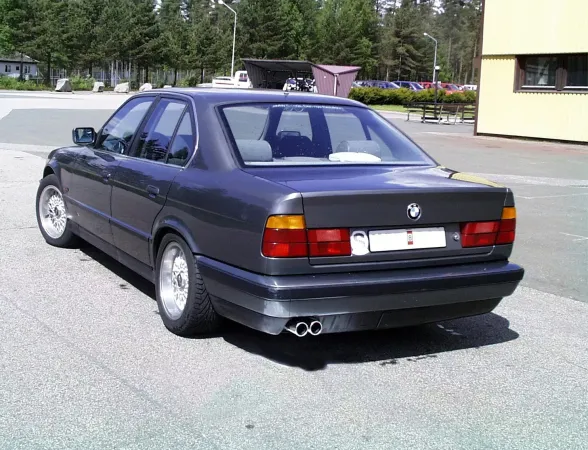 Simons Chromstahl Sportauspuffanlage 2x70 mm für BMW E34 520 12V, 520i 24V, 525i 12V Eintragungsfrei